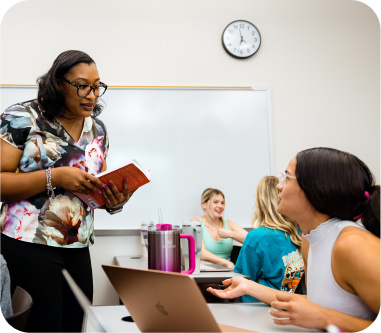 Sh'Niqua Alford, assistant professor of professional practice in the social work department, teaches a class.